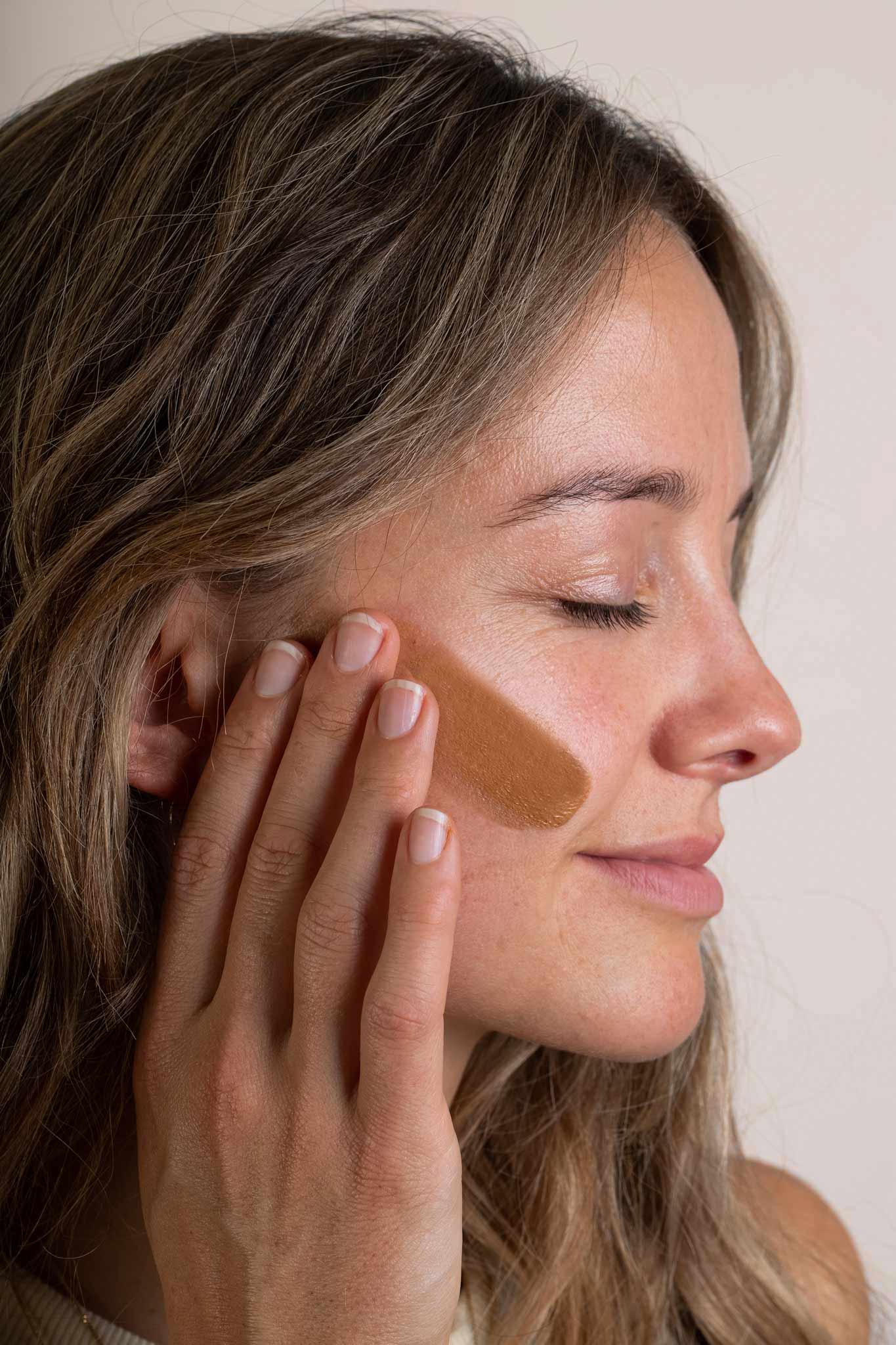 Hyaluronic-Infused Natural Liquid Cover