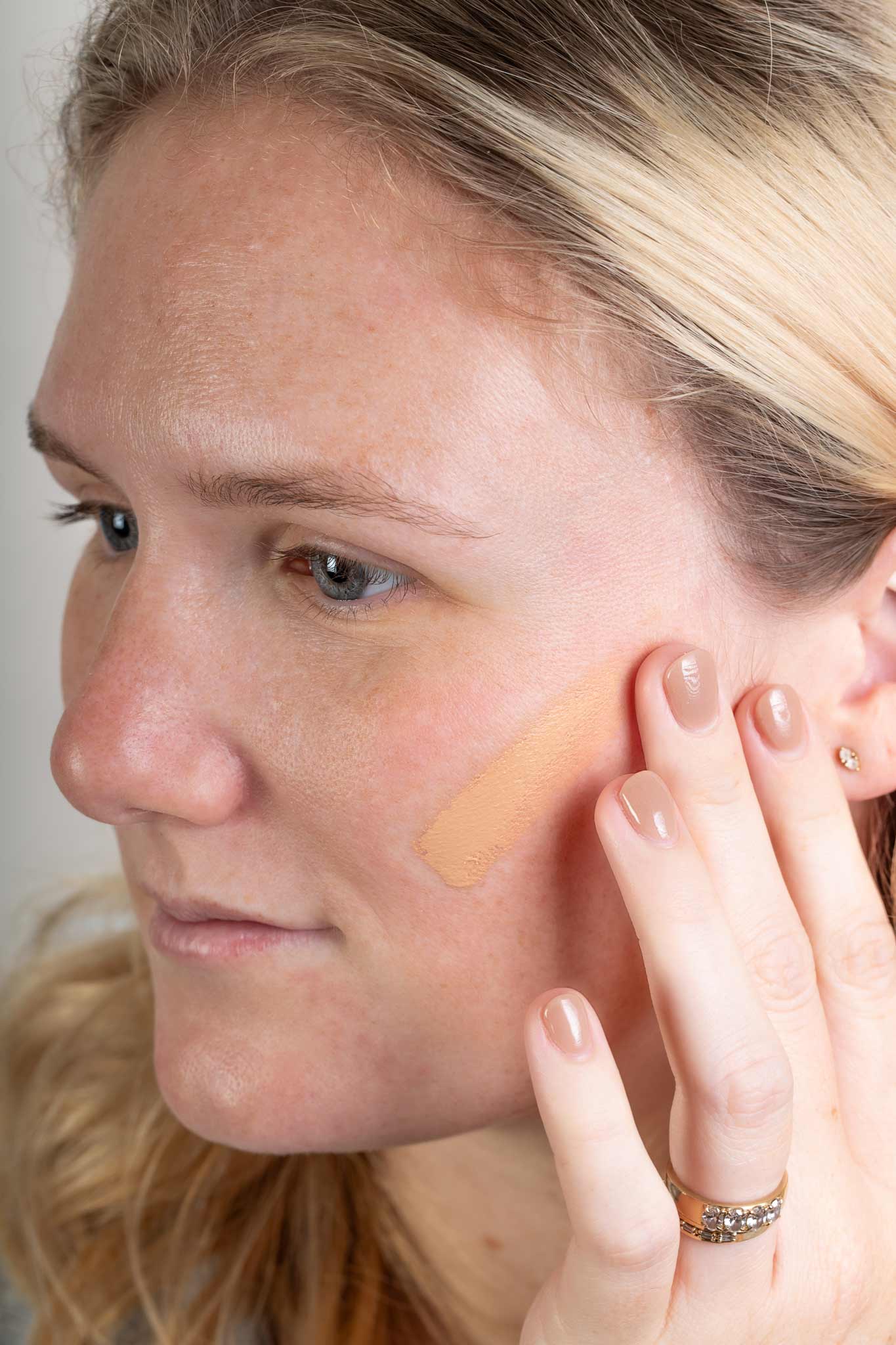 Hyaluronic-Infused Natural Liquid Cover