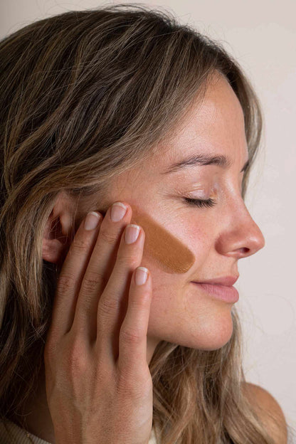 Hyaluronic-Infused Natural Liquid Cover