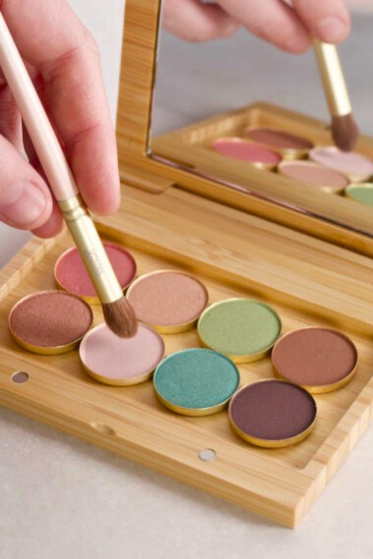 Aurora 8 Shade Refillable Eyeshadow Palette