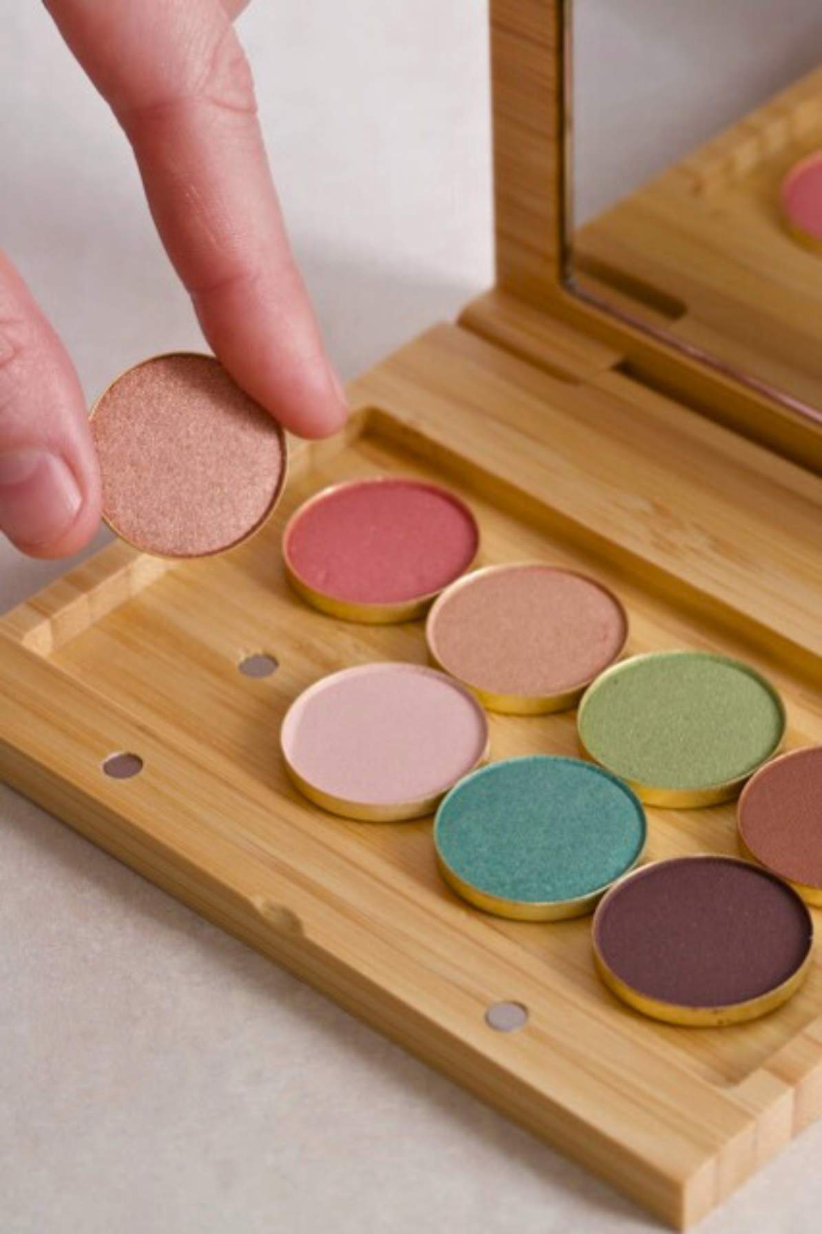 Aurora 8 Shade Refillable Eyeshadow Palette