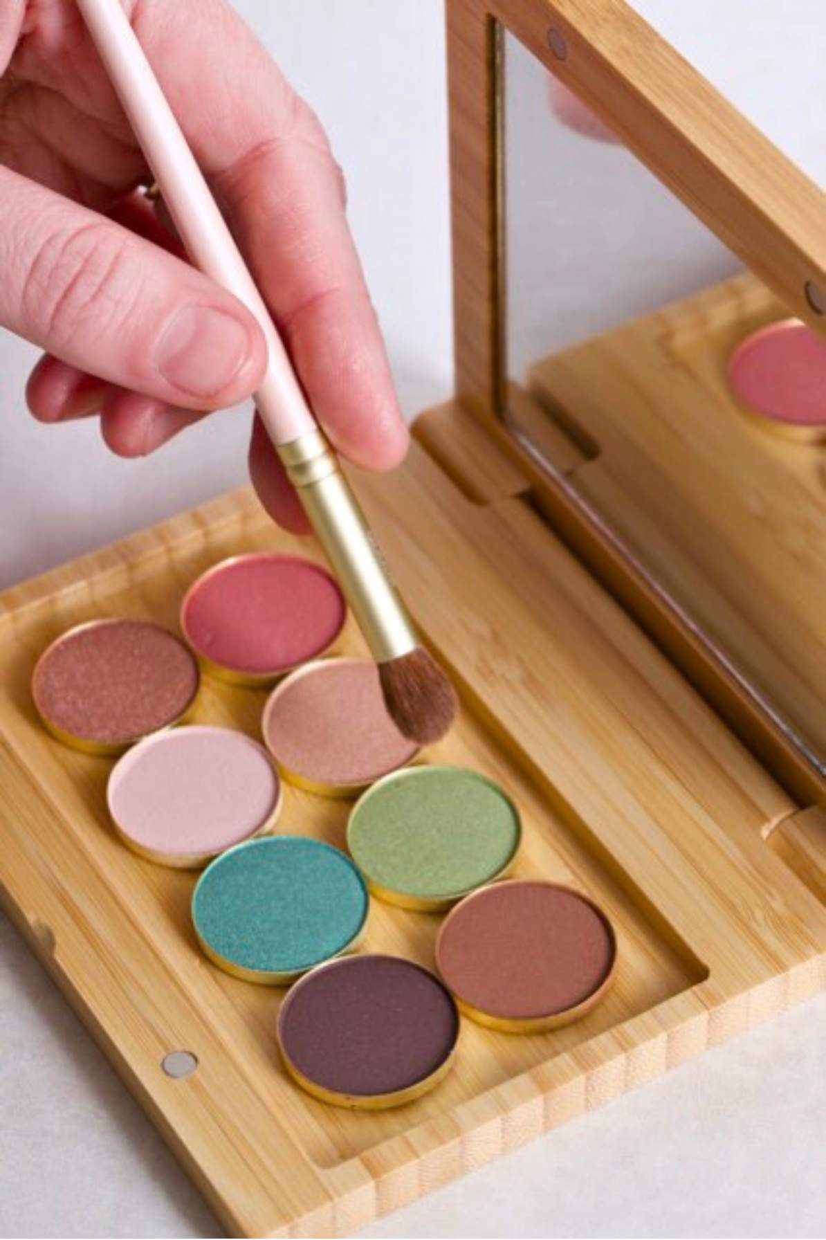 Aurora 8 Shade Refillable Eyeshadow Palette